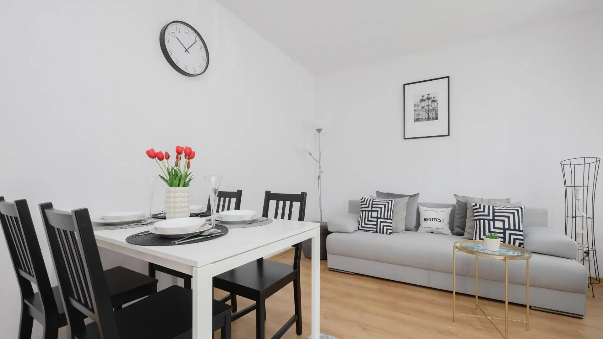Apartament Na Parterze Z Parkingiem I Biurkiem Do Pracy Zdalnej W Piasecznie By Noclegi Renters Piaseczno  Polen