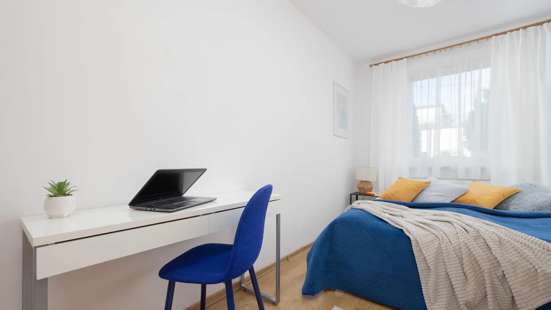 Apartament Na Parterze Z Parkingiem I Biurkiem Do Pracy Zdalnej W Piasecznie By Noclegi Renters Piaseczno  Apartment Piaseczno (Masovia)