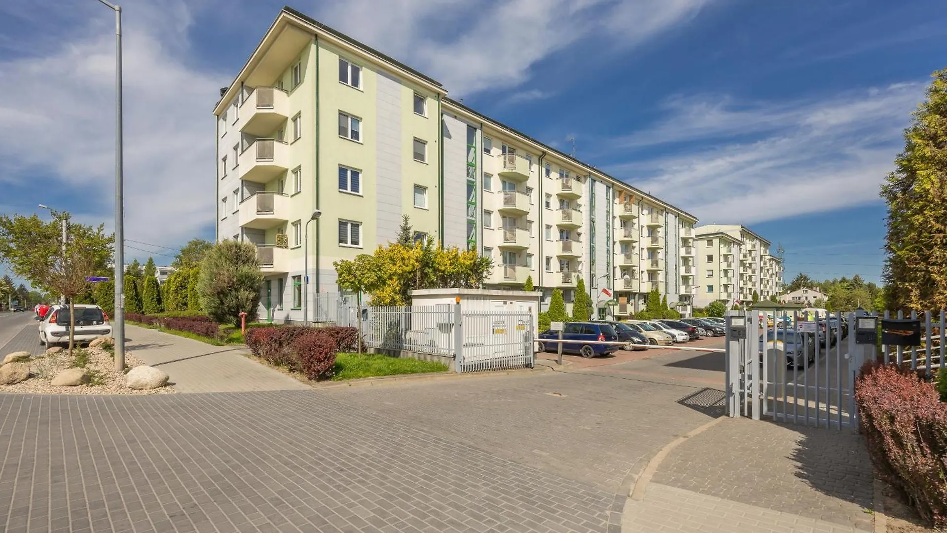 Apartament Na Parterze Z Parkingiem I Biurkiem Do Pracy Zdalnej W Piasecznie By Noclegi Renters Piaseczno