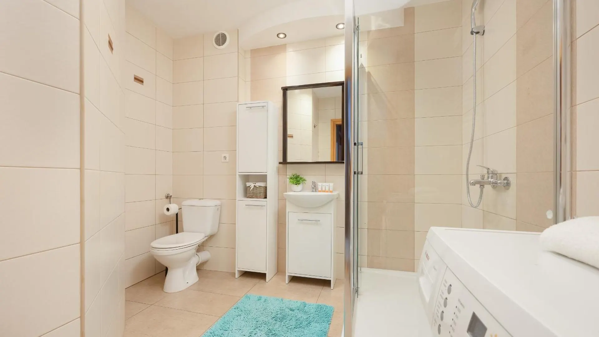 Apartament Na Parterze Z Parkingiem I Biurkiem Do Pracy Zdalnej W Piasecznie By Noclegi Renters Piaseczno  Apartment