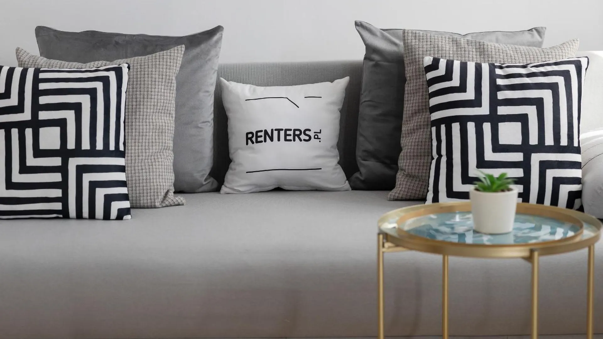 Apartament Na Parterze Z Parkingiem I Biurkiem Do Pracy Zdalnej W Piasecznie By Noclegi Renters Piaseczno  0*, Piaseczno (Masovia) Poland