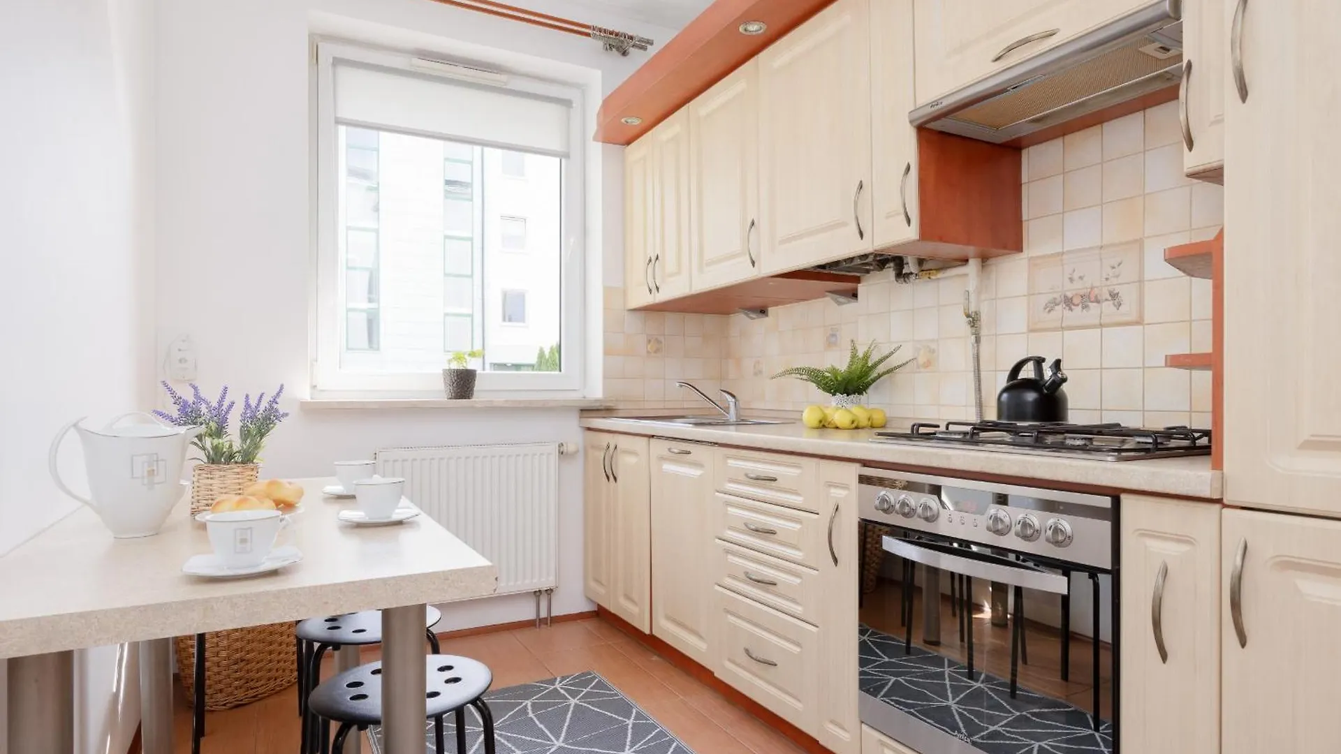 Apartament Na Parterze Z Parkingiem I Biurkiem Do Pracy Zdalnej W Piasecznie By Noclegi Renters Piaseczno  Poland